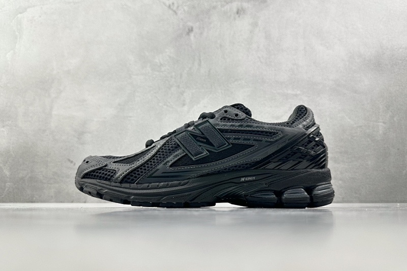 NEW BALANCE SNEAKERS (90)