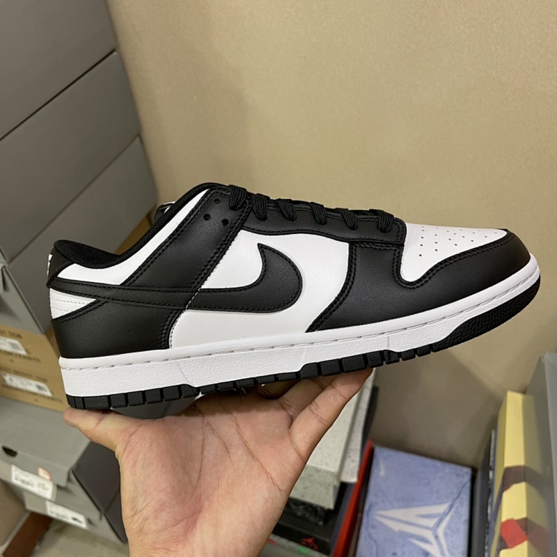 NIKE Dunk Black and White Panda