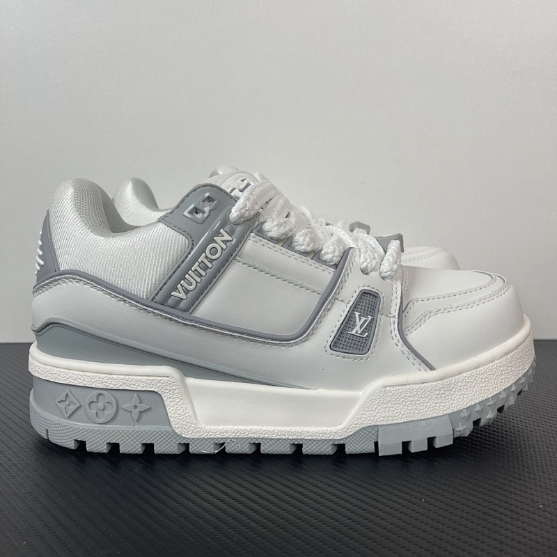 LOUIS VUITTON SNEAKERS (44)