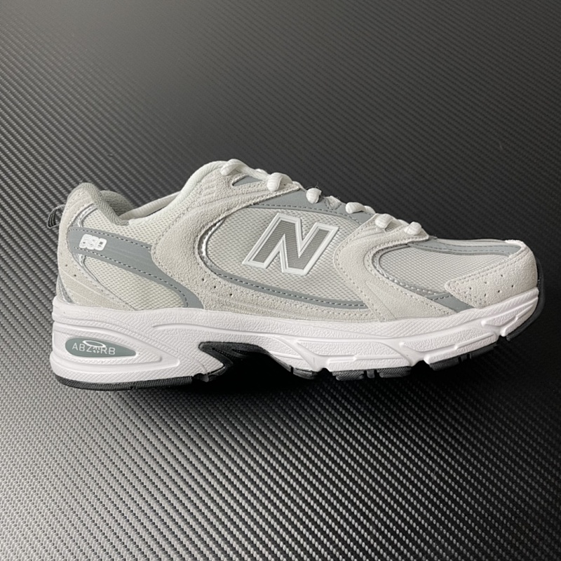 NEW BALANCE SNEAKERS (105)