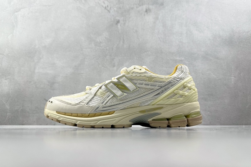 NEW BALANCE SNEAKERS (92)