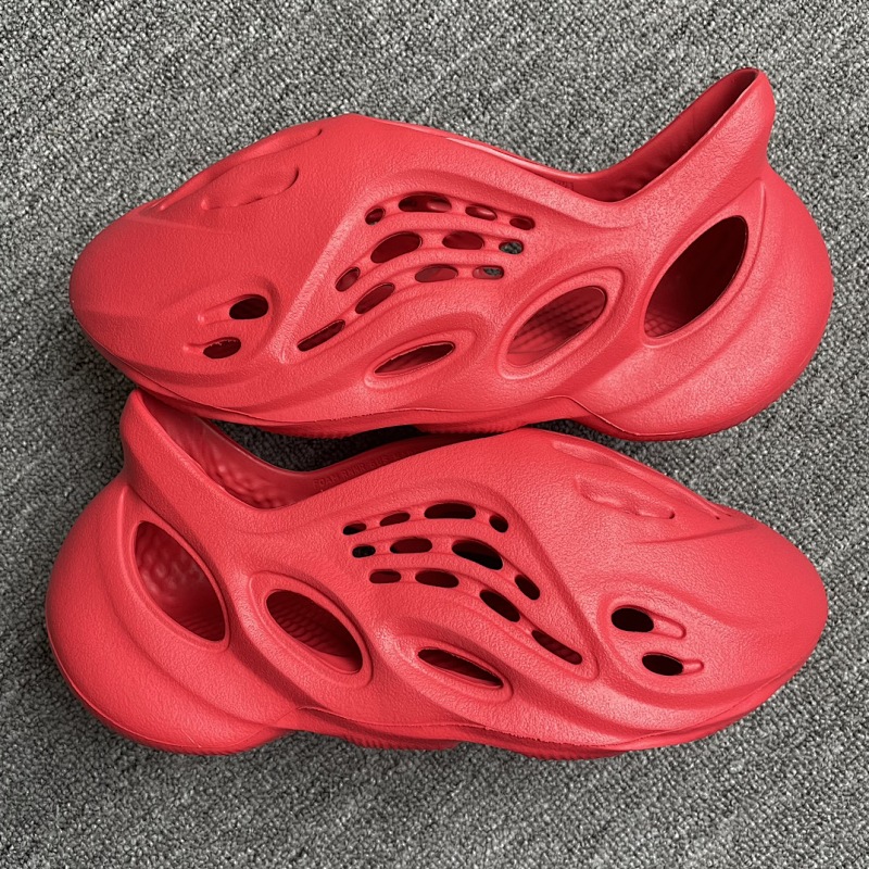 Yeezy Foam Runner Red