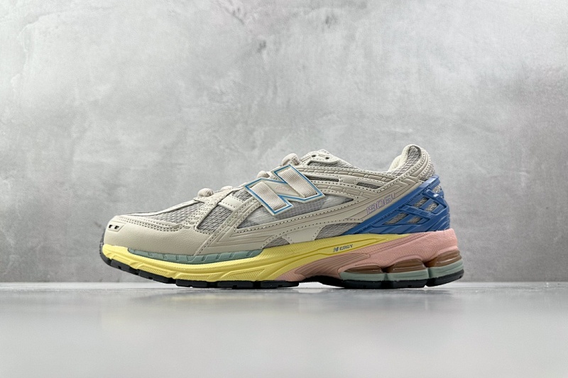 NEW BALANCE SNEAKERS (93)