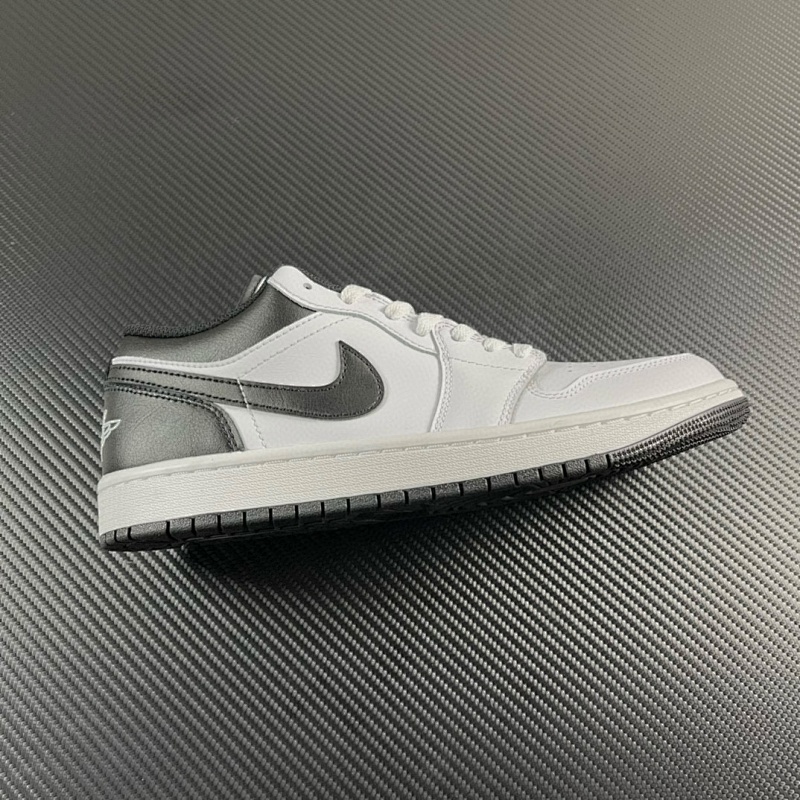 JORDAN AJ1 Low Cut Black and White (2)
