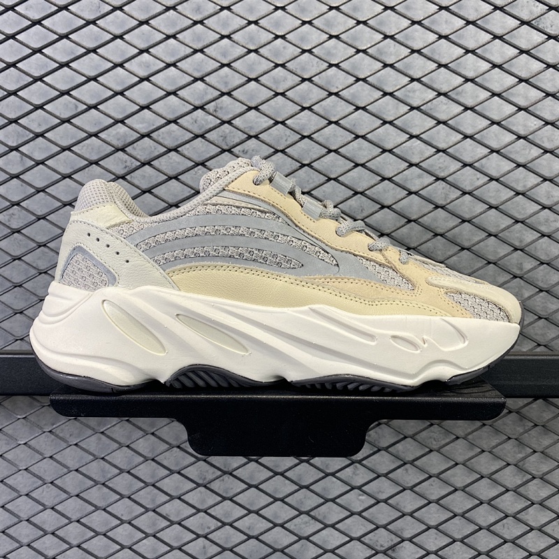 YEEZY 700 V2 Cream (2)