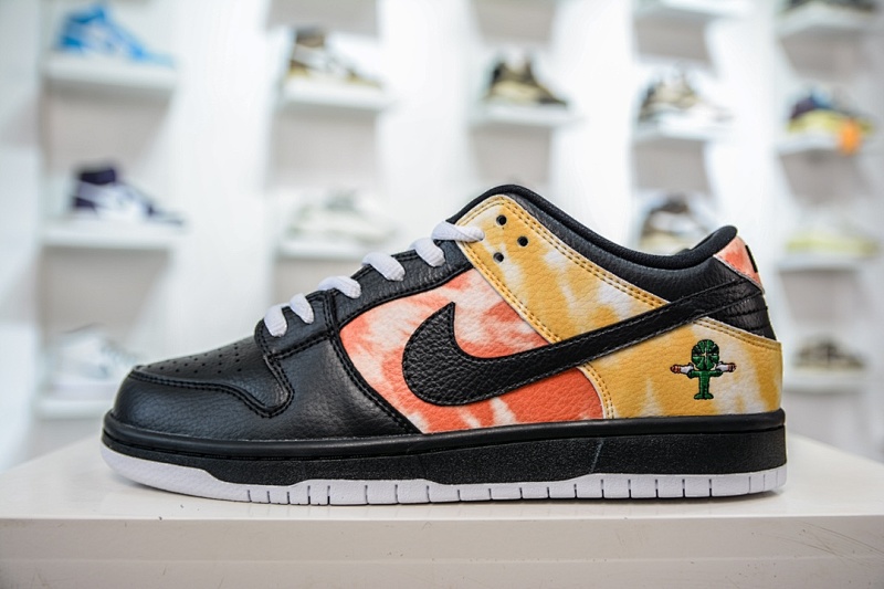 NIKE Dunk Low Tie-Dye