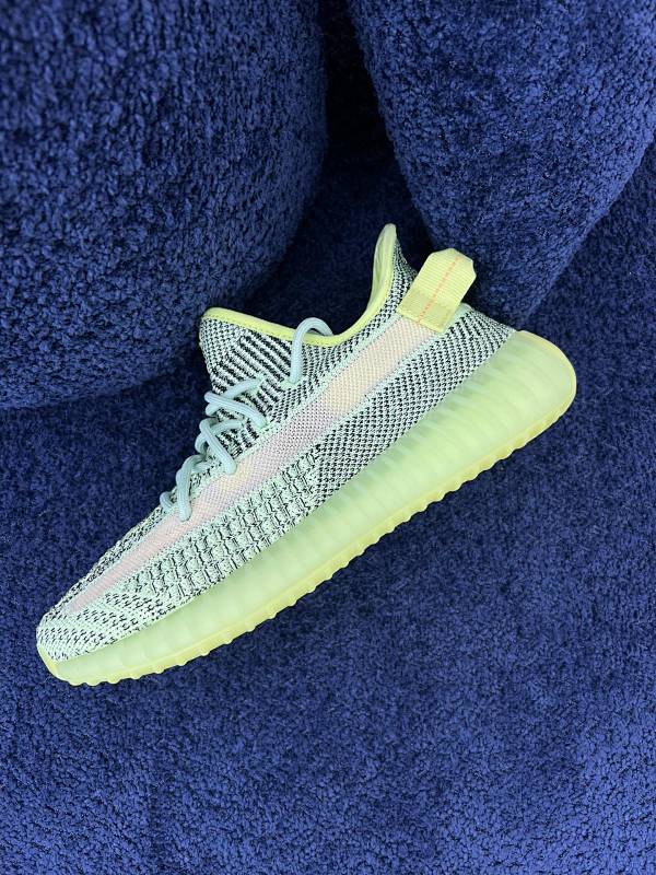 YEEZY 350 Green Zebra (2)