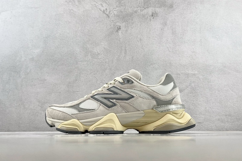 NEW BALANCE SNEAKERS (48)