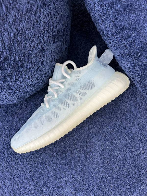 YEEZY 350 Cloud White