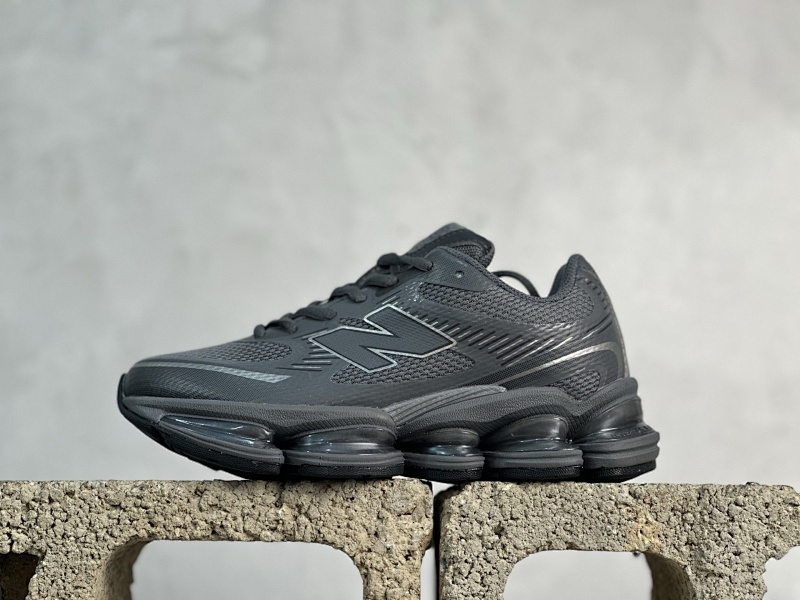 NEW BALANCE SNEAKERS (121)