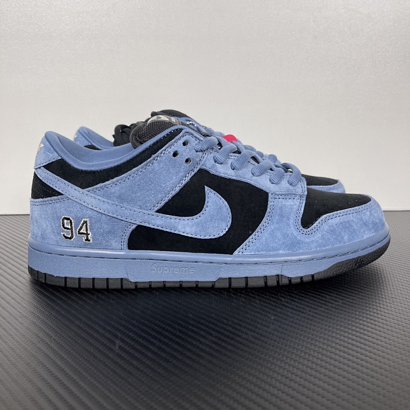 NIKE Dunk SB Low Supreme