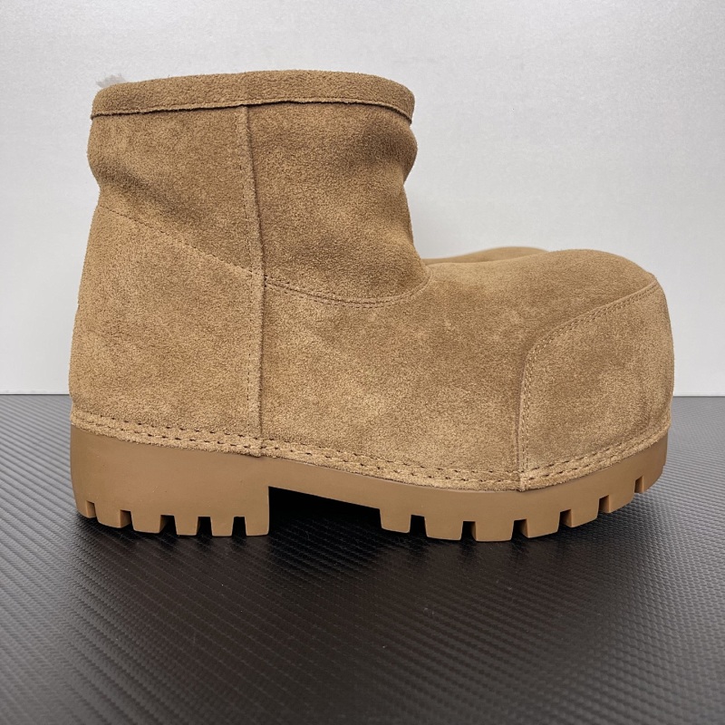 BALENCIAGA suede snow boots
