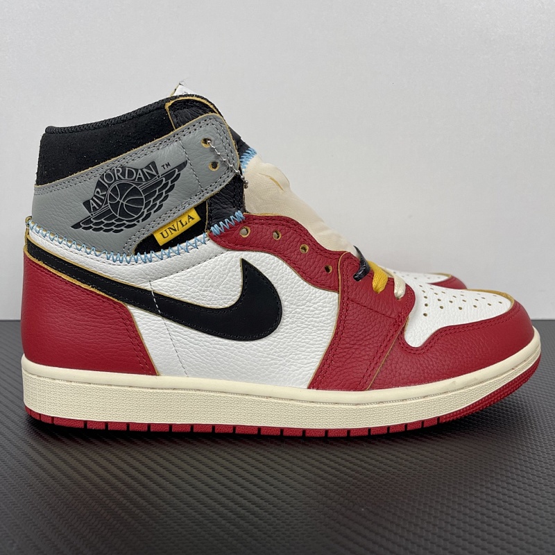 JORDAN AJ1 UNLA联名灰红