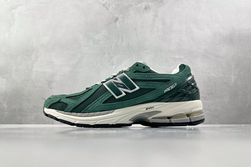 NEW BALANCE SNEAKERS (94)