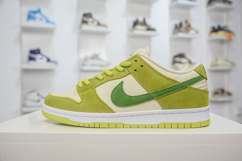 NIKE Dunk Low Green Apple