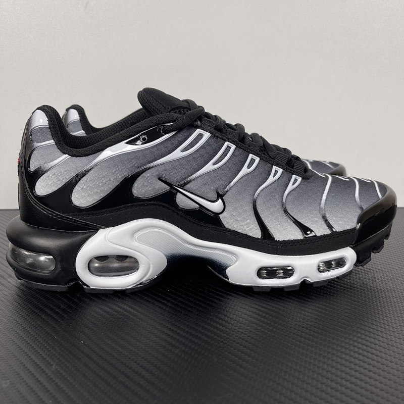 NIKE Air Max TN Plus 黑银