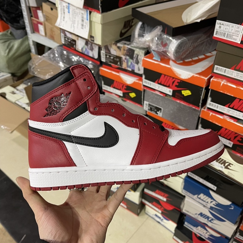 Air Jordan 1 Retro Chicago