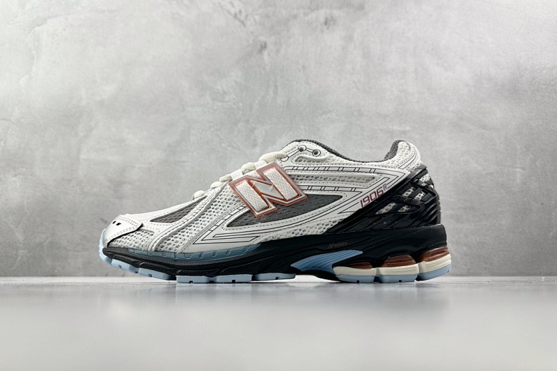 NEW BALANCE SNEAKERS (85)