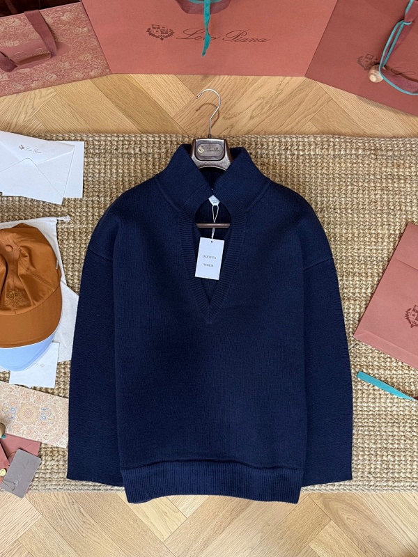 OLD MONEY SWEATSHIRTS