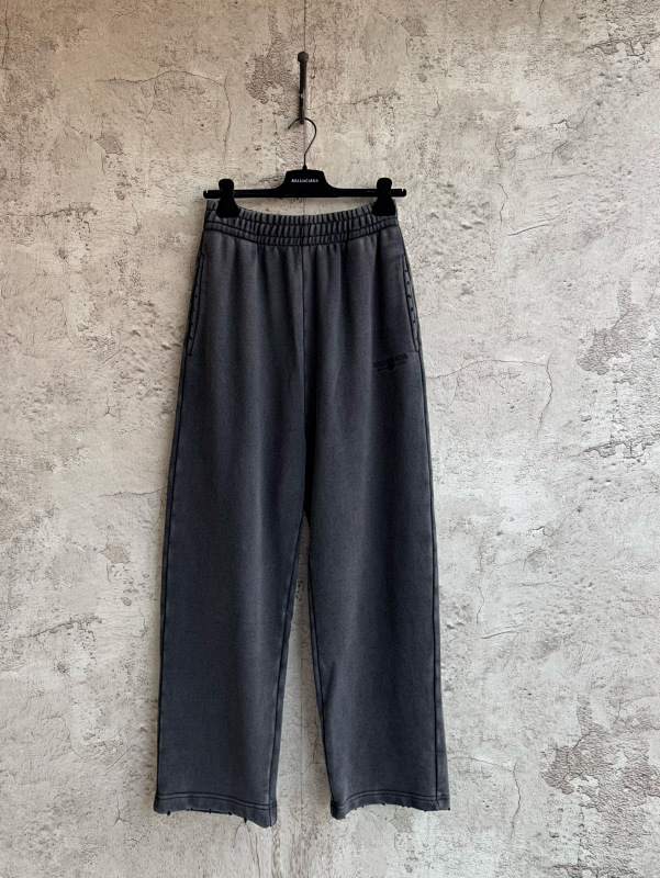 BALENCIAGA SWEATPANTS (3)