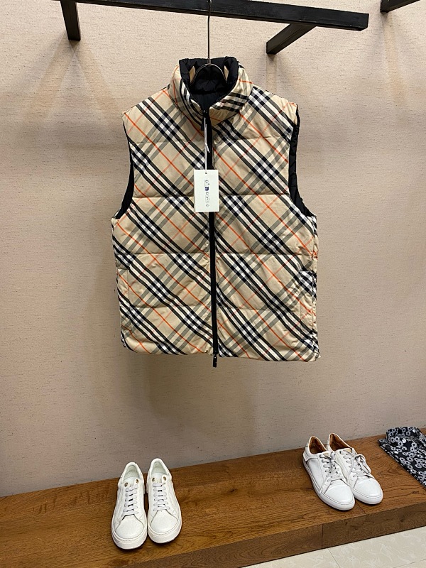 BURBERRY VESTS