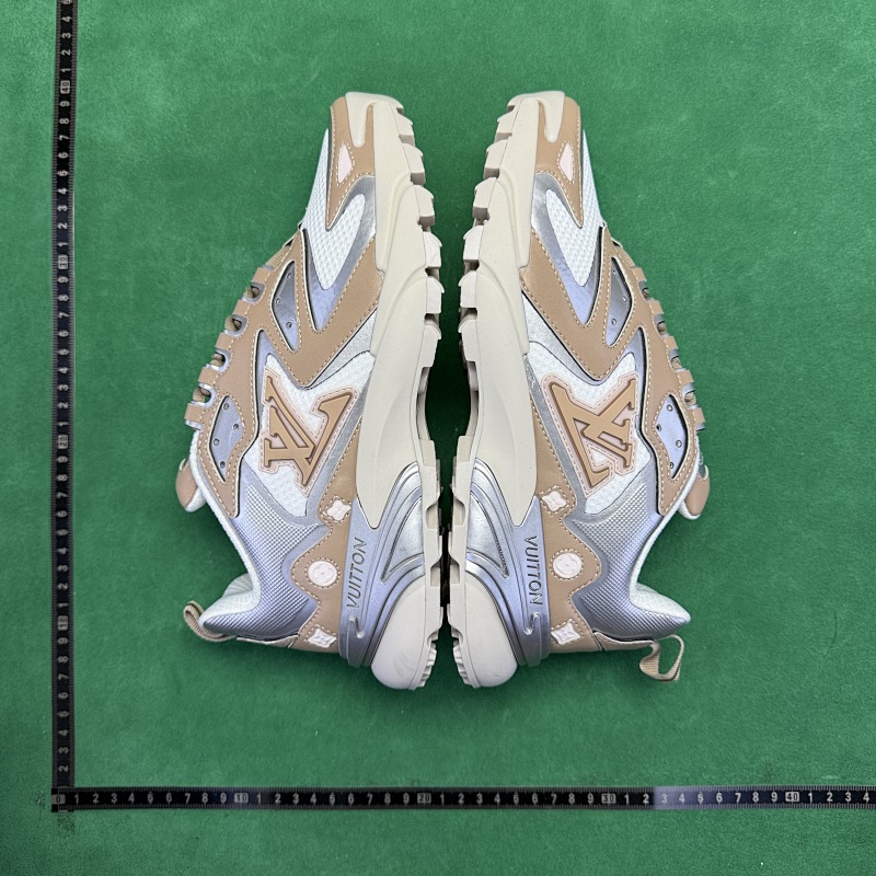 LOUIS VUITTON SNEAKERS (259)