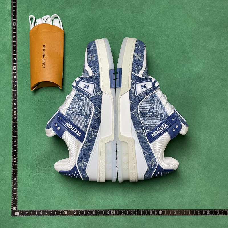 LOUIS VUITTON SNEAKERS (329)