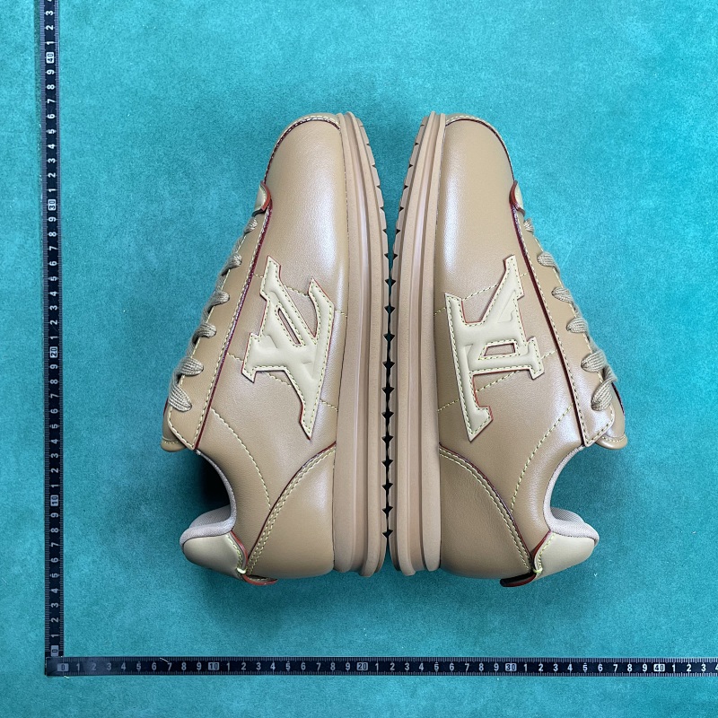 LOUIS VUITTON SNEAKERS (35)