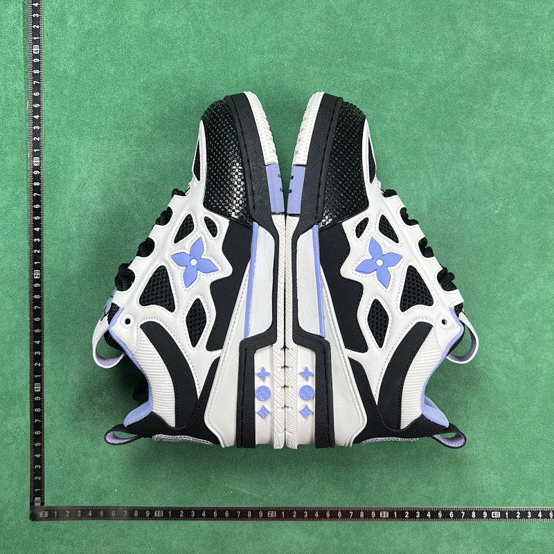 LOUIS VUITTON SNEAKERS (120)