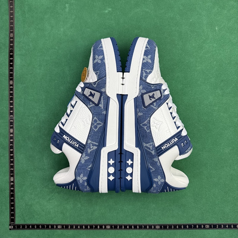 LOUIS VUITTON SNEAKERS (192)