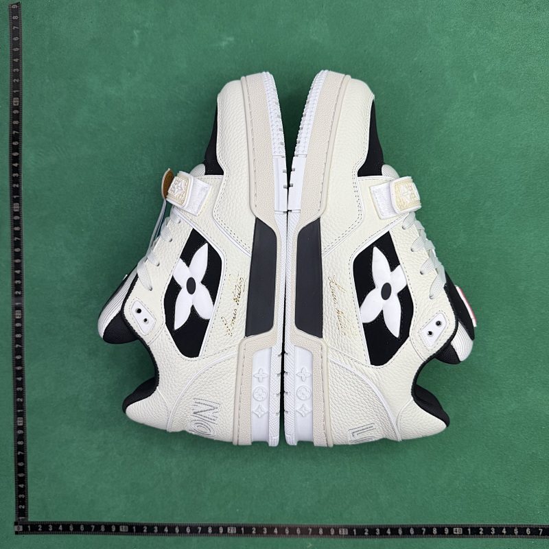 LOUIS VUITTON SNEAKERS (89)