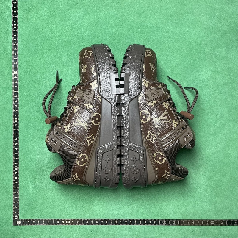LOUIS VUITTON SNEAKERS (289)