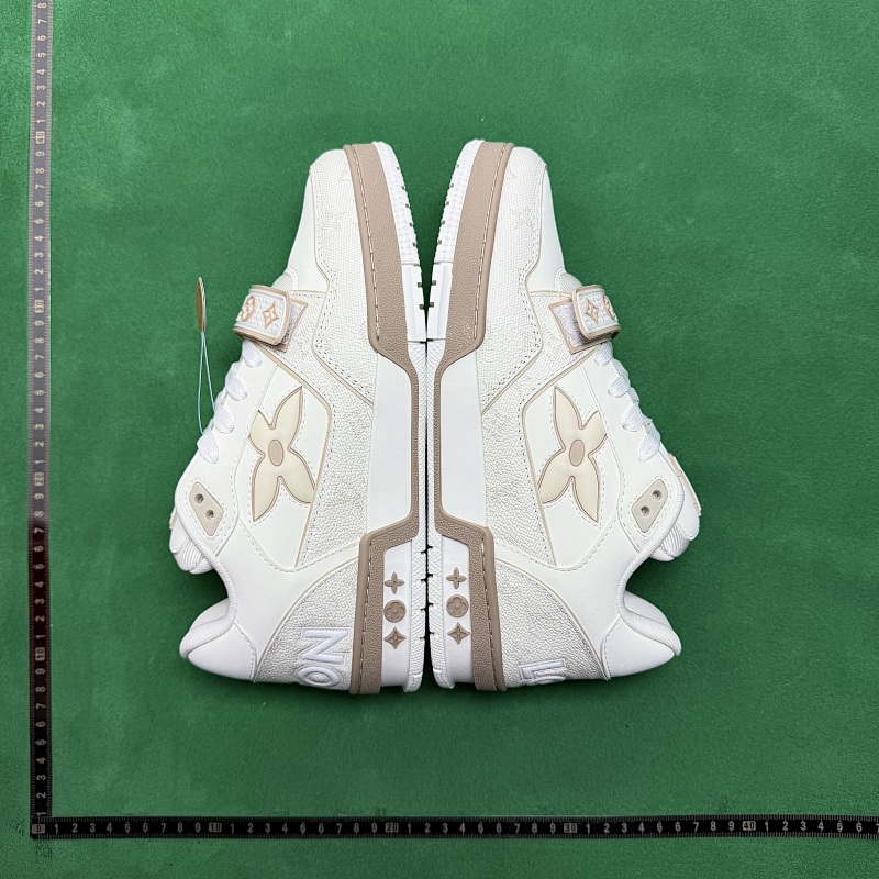 LOUIS VUITTON SNEAKERS (200)