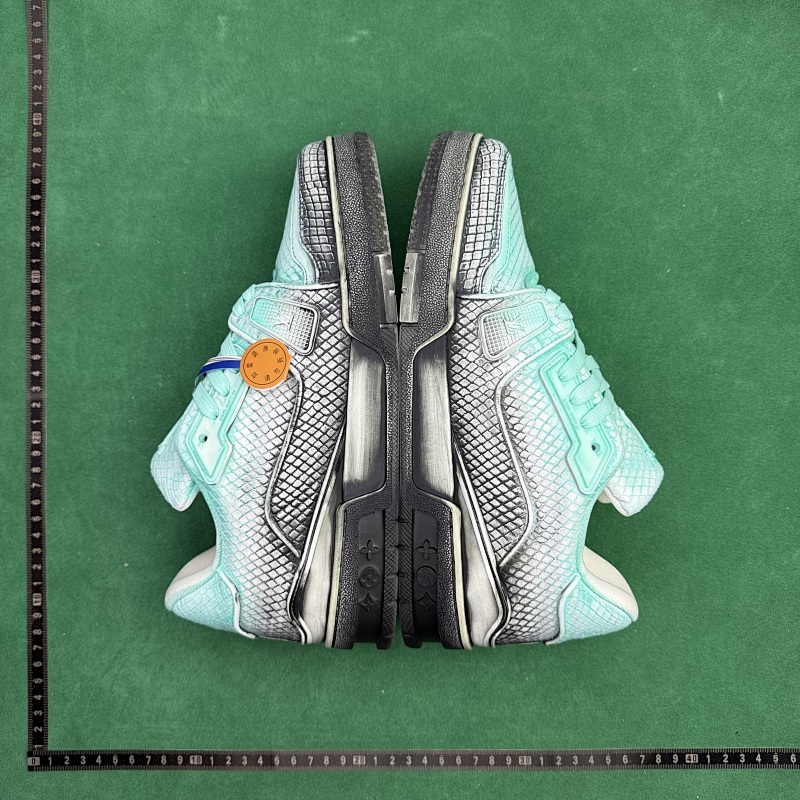 LOUIS VUITTON SNEAKERS (164)