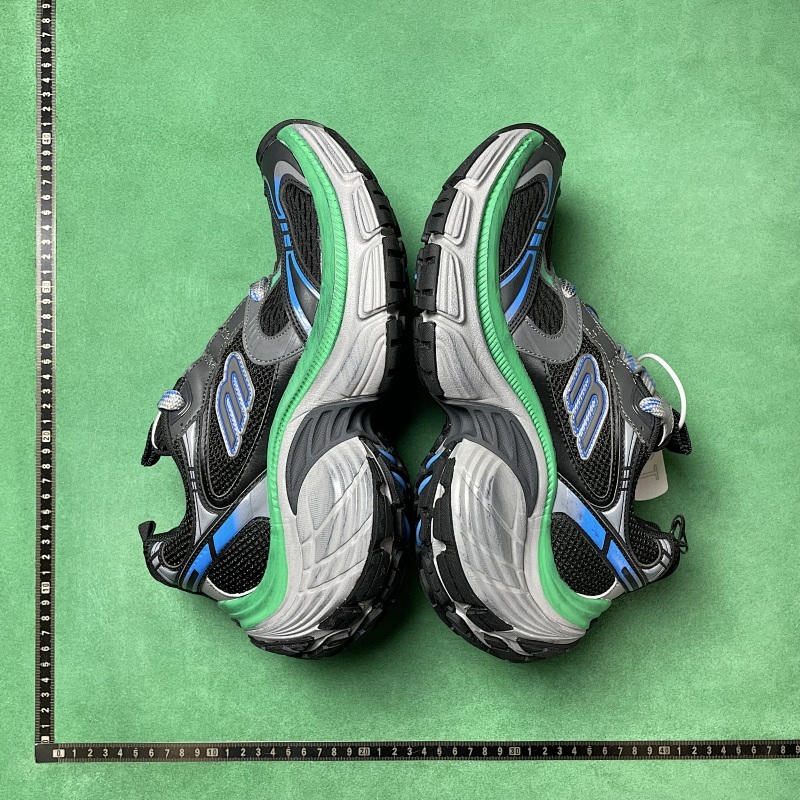 BALENCIAGA SNEAKERS (241)