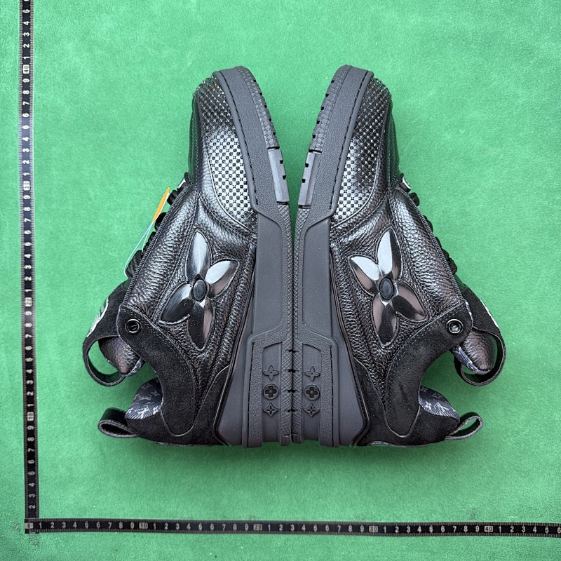 LOUIS VUITTON SNEAKERS (313)