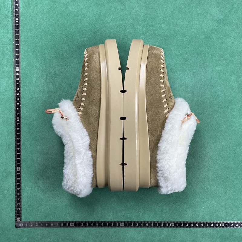LOUIS VUITTON SNEAKERS (49)