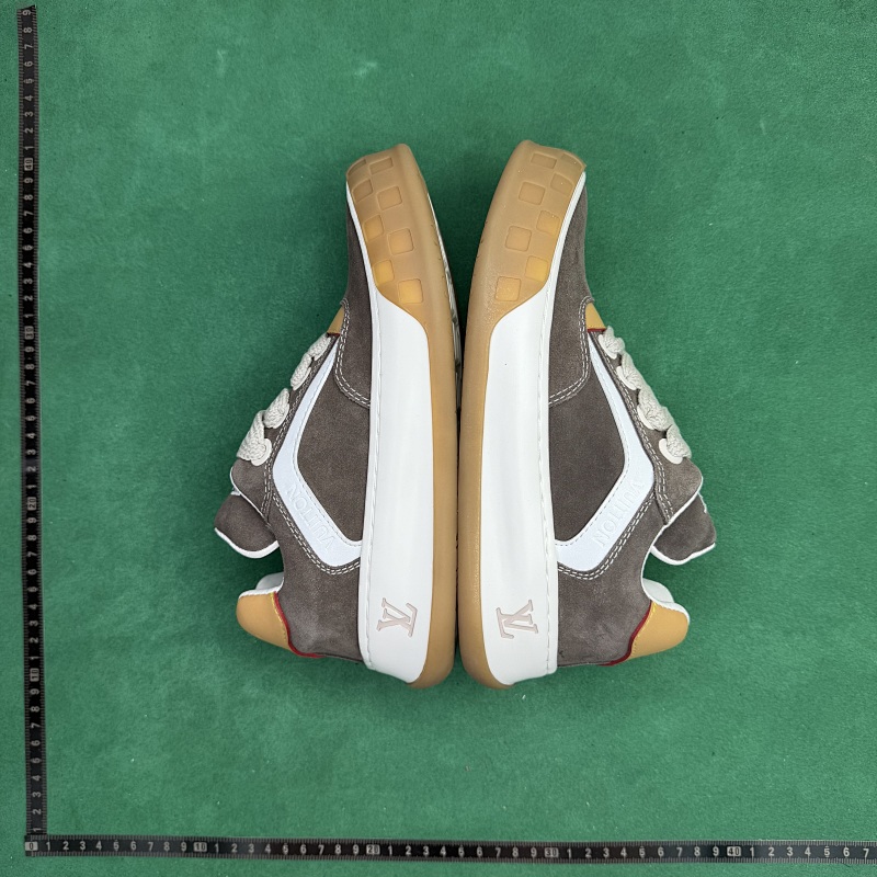 LOUIS VUITTON SNEAKERS (50)