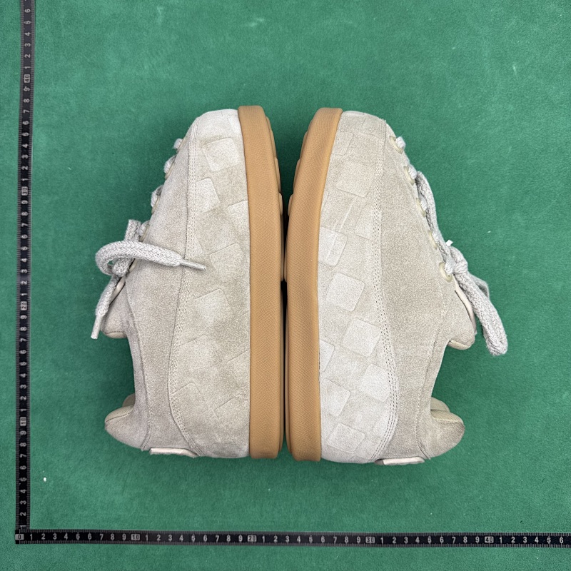 LOUIS VUITTON SNEAKERS (180)