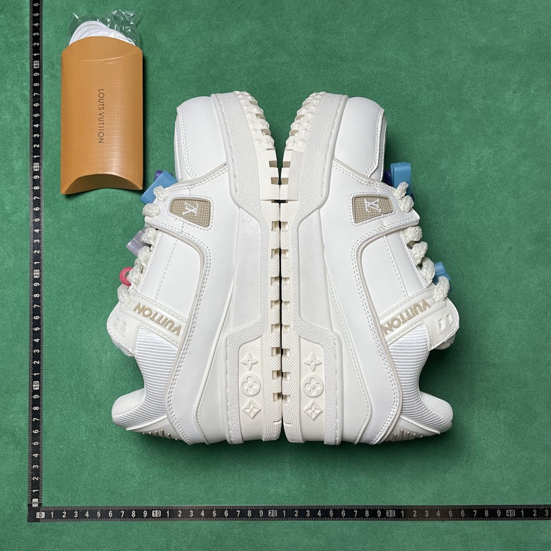 LOUIS VUITTON SNEAKERS (14)