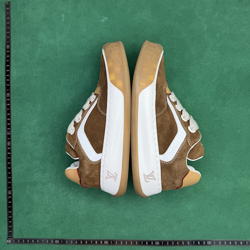 LOUIS VUITTON SNEAKERS (57)