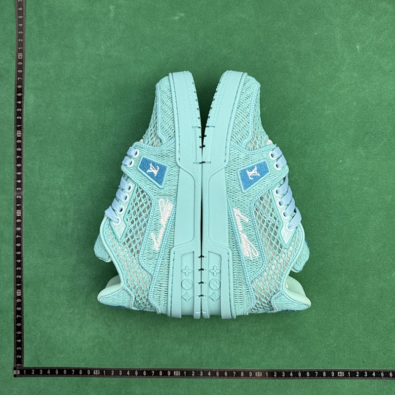 LOUIS VUITTON SNEAKERS (157)