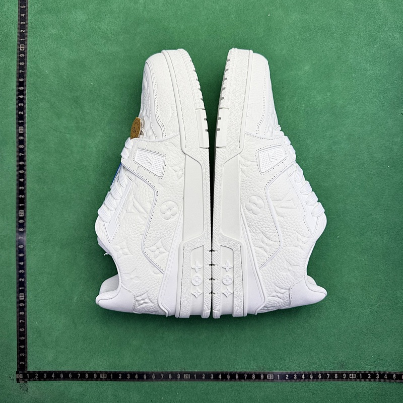 LOUIS VUITTON SNEAKERS (190)