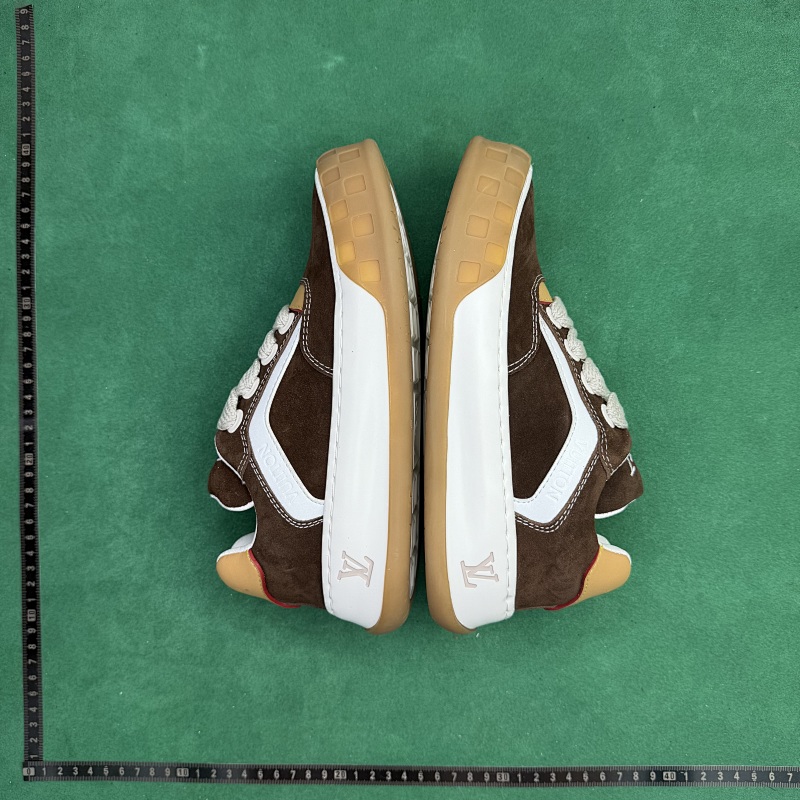 LOUIS VUITTON SNEAKERS (52)