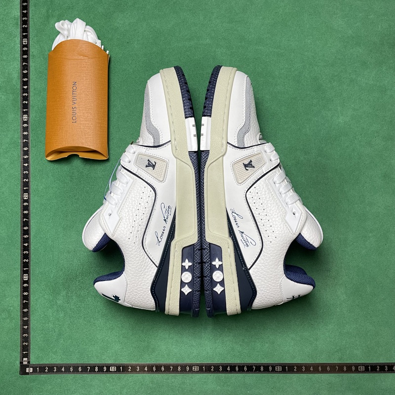 LOUIS VUITTON SNEAKERS (326)