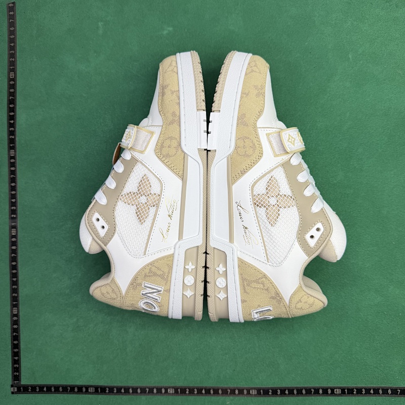 LOUIS VUITTON SNEAKERS (88)