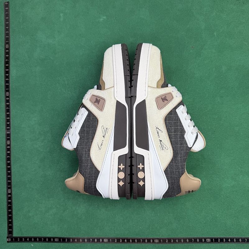 LOUIS VUITTON SNEAKERS (60)