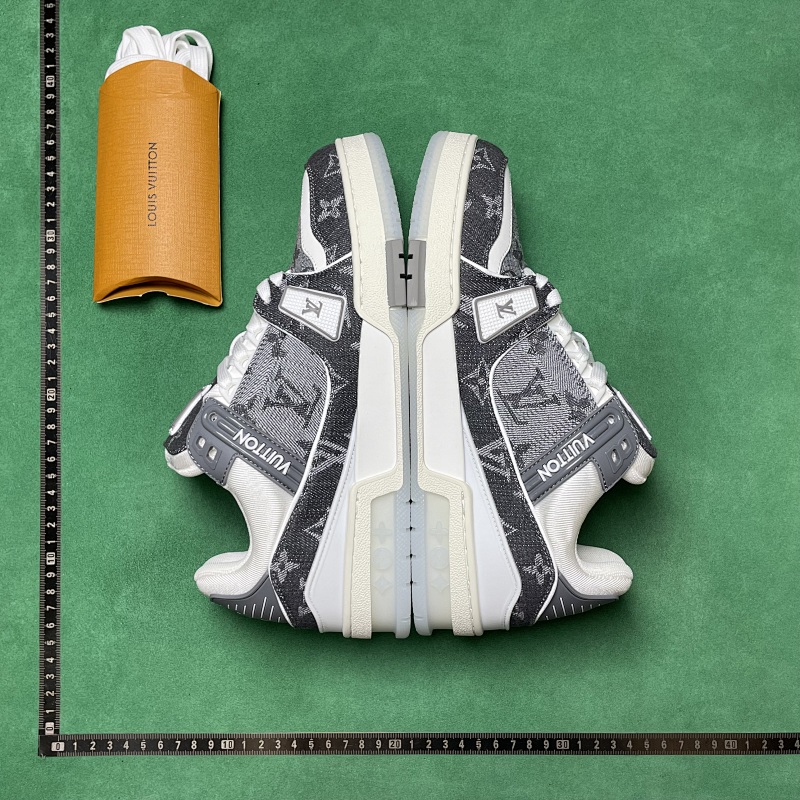 LOUIS VUITTON SNEAKERS (336)