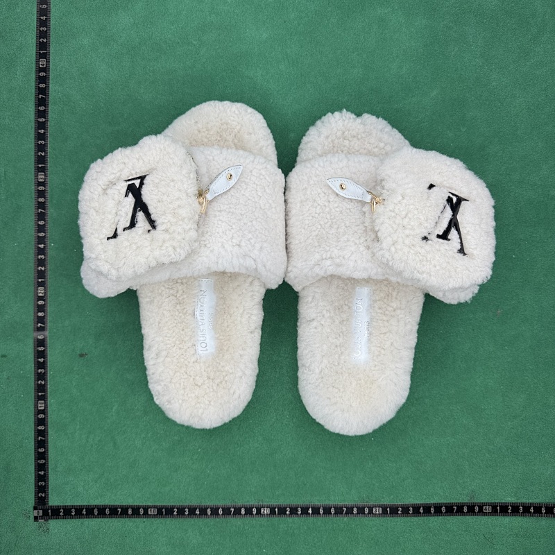 LOUIS VUITTON SNEAKERS (357)