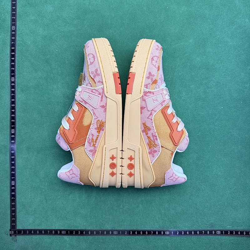 LOUIS VUITTON SNEAKERS (187)